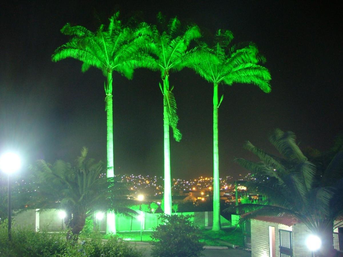גרבאטה Hotel Tres Palmeiras מראה חיצוני תמונה