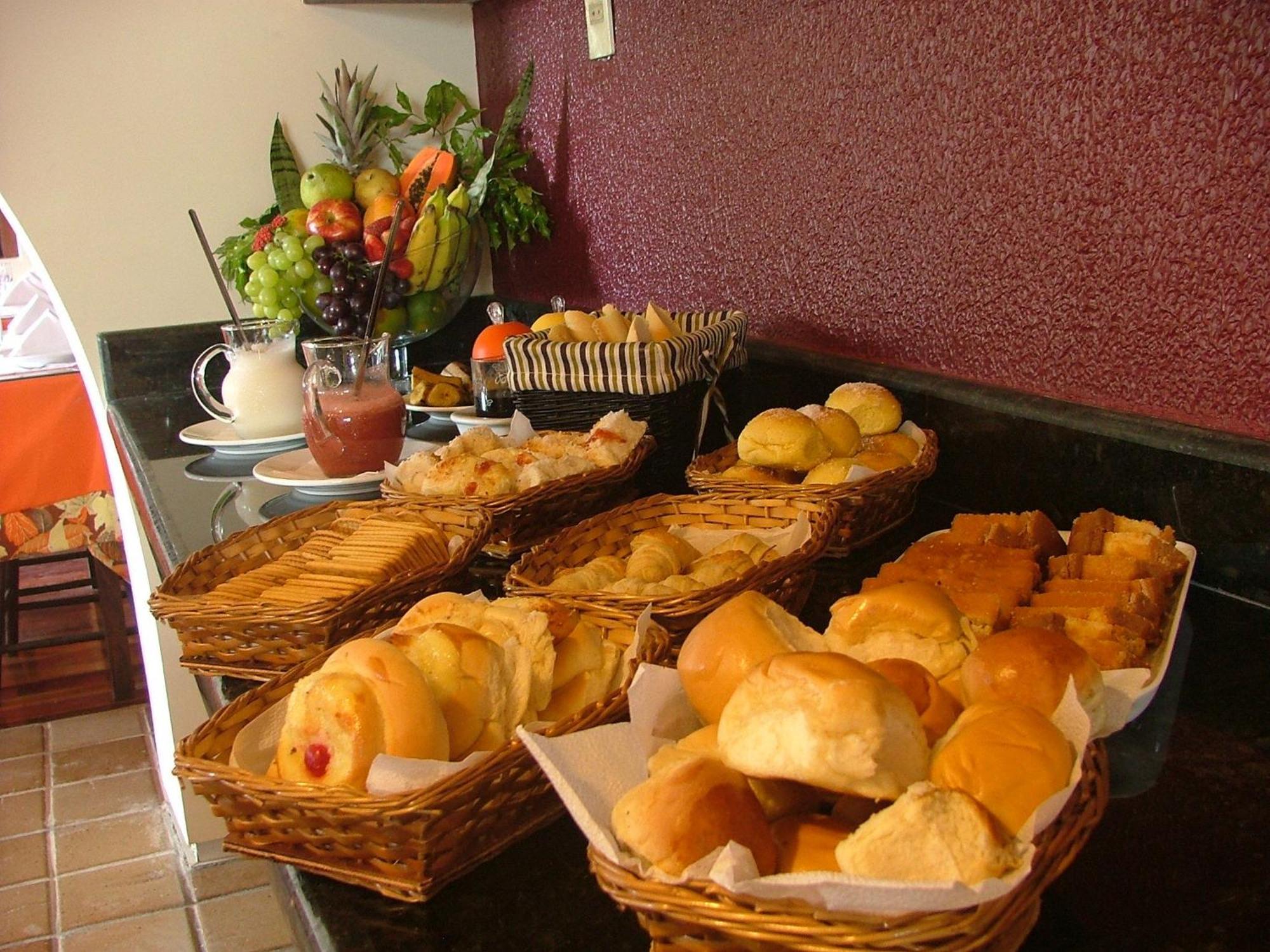 גרבאטה Hotel Tres Palmeiras מראה חיצוני תמונה